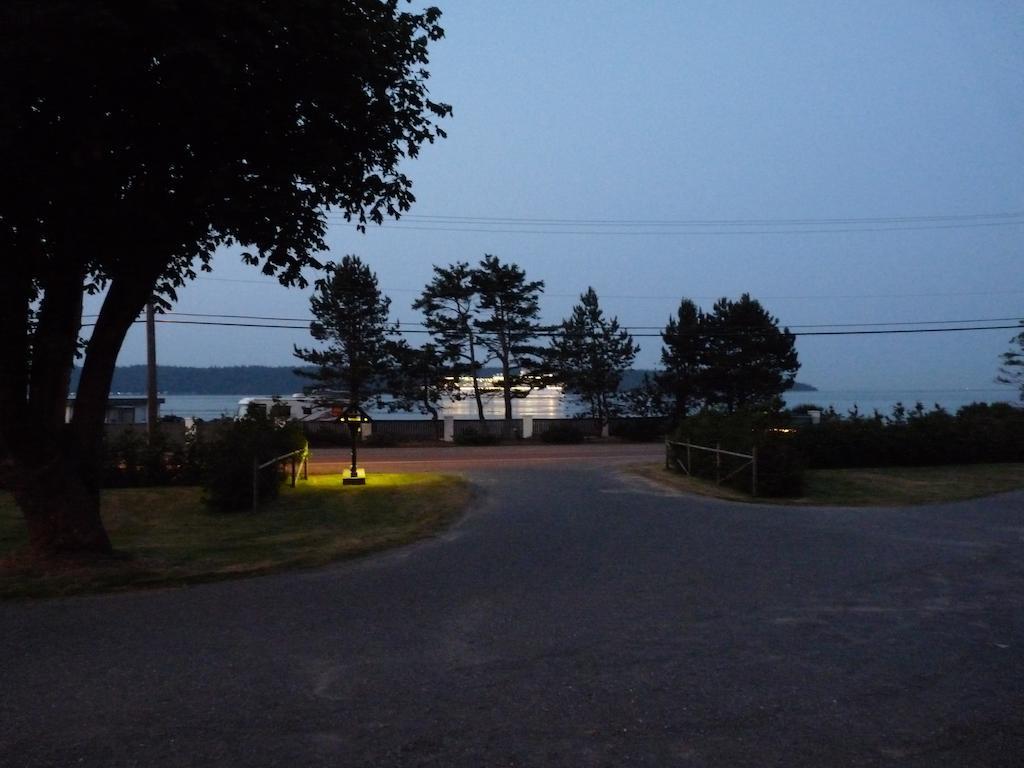 Driftwood By The Sea Inn 캠벨리버 외부 사진